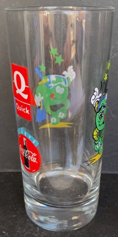 303004-1 € 4,00 coca cola glas Quick afb groen poppetje D6 H 14 cm.jpeg